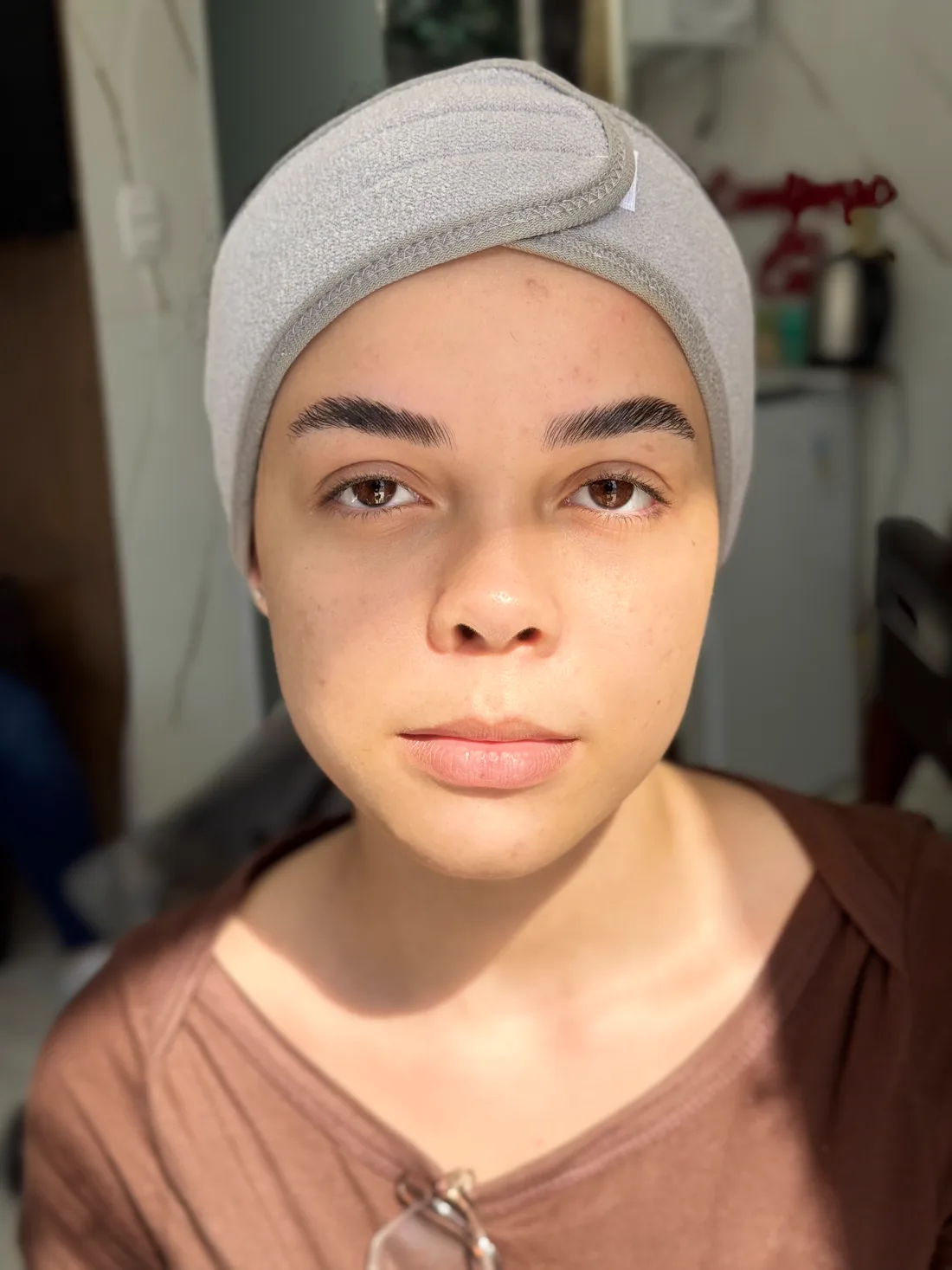 Sobrancelha feita na Amiga da Beleza